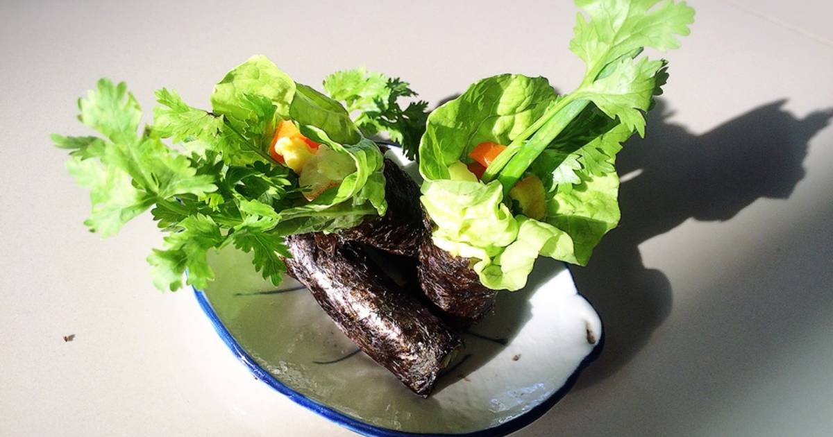 Gỏi cuốn rong biển