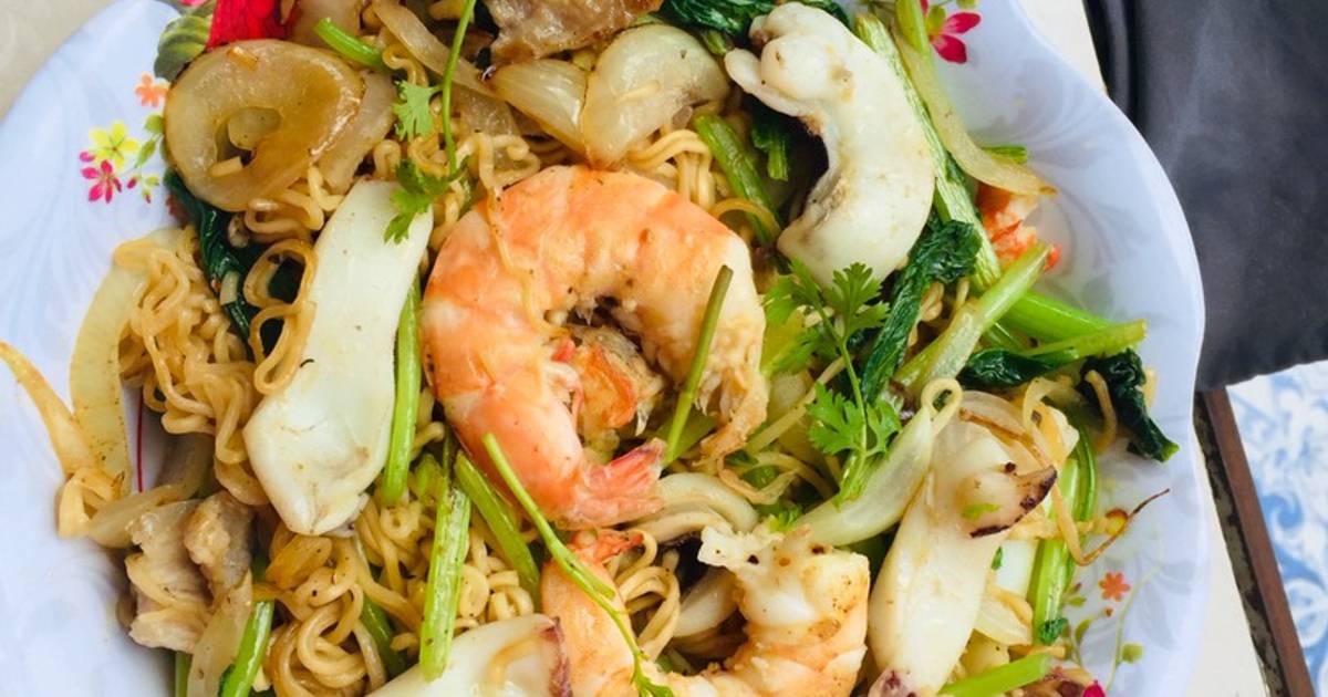 Mì xào hải sản