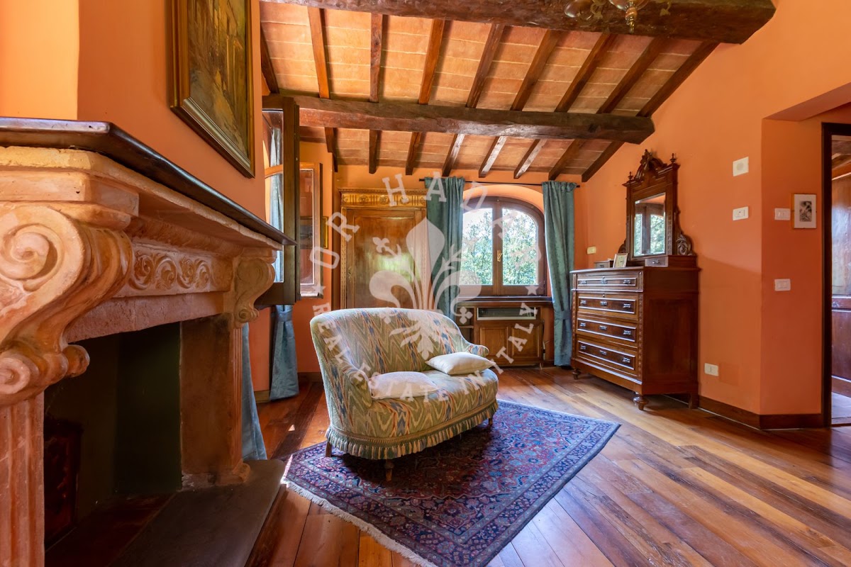 הבית מאחורי הגבעה (Il Casale dietro la Collina) — 28