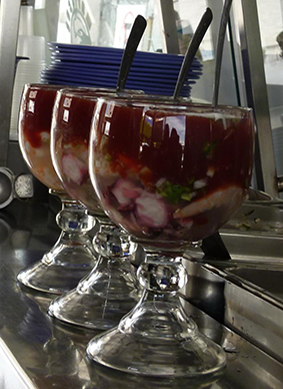 Camarón grande (cebolla, cilantro, chile, catsup, aguacate y limón)