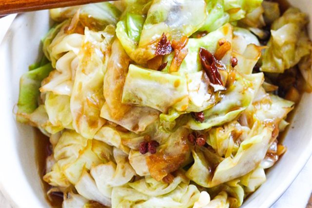 Bắp Cải Xào Tương Chua Ngọt