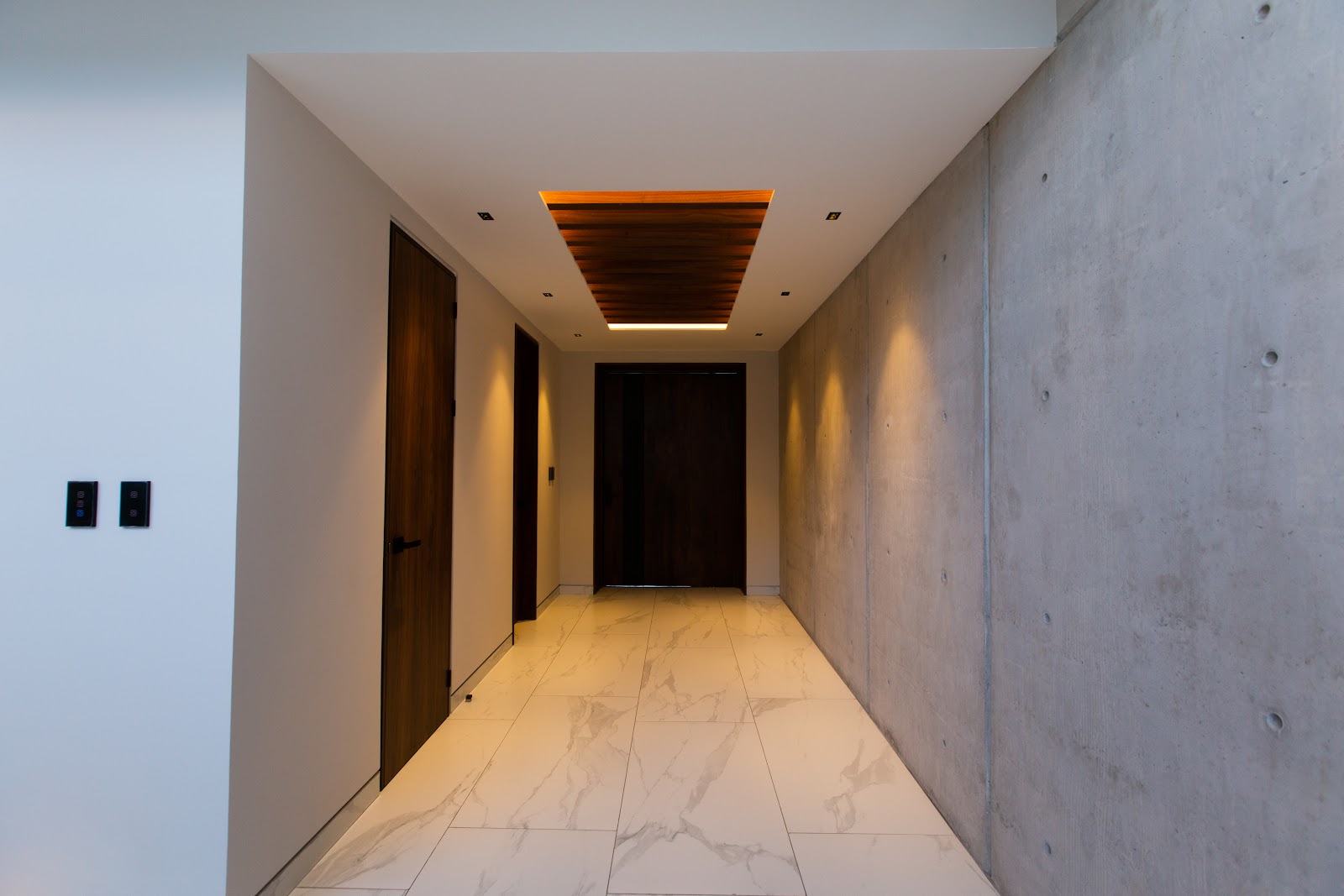 Vestíbulo residencia de diseño contemporáneo Huixquilucan