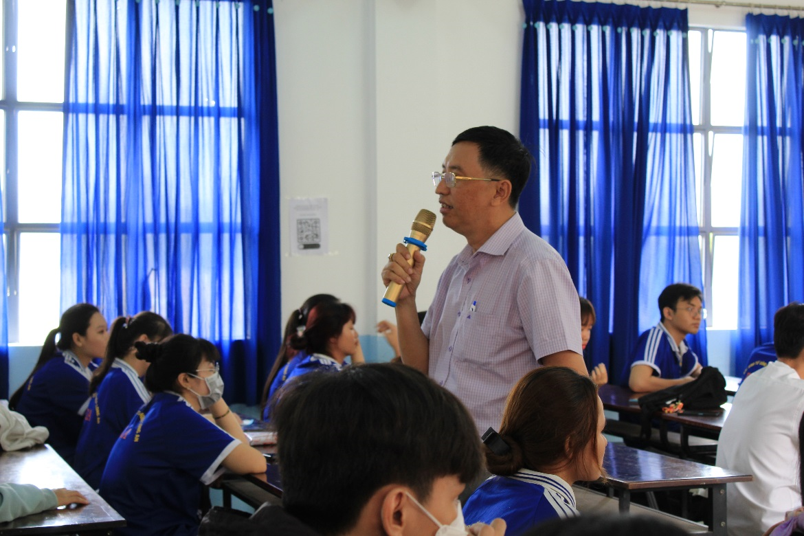 Trong thời đại cuộc cách mạng 4.0, ngoại ngữ đóng vai trò hết sức quan trọng và được ví như tấm vé thông hành, cầu nối giúp đoàn viên, sinh viên dễ dàng có một công việc ổn định với mức lương cao