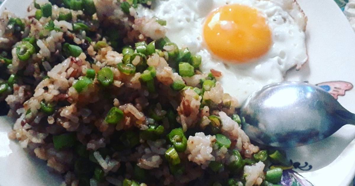 Cơm gạo lứt chiên đậu que