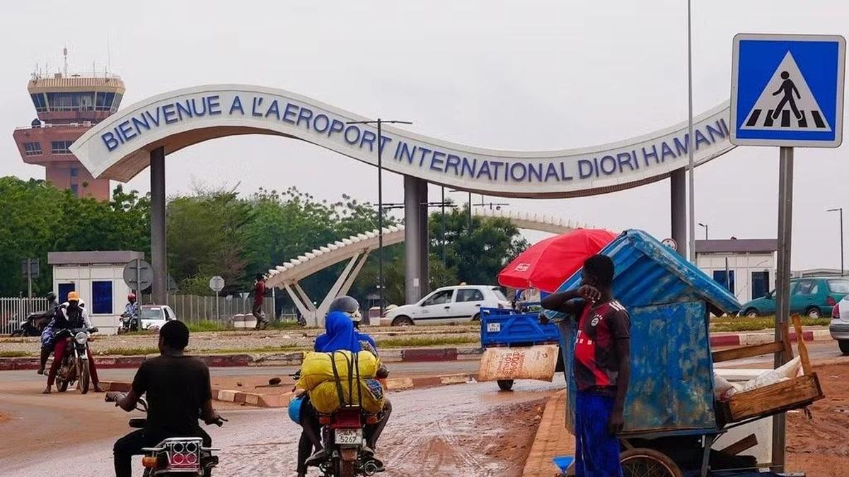 Tay súng tấn công sân bay Niger, 11 binh sĩ thiệt mạng - Báo Tri thức &amp; Cuộc sống