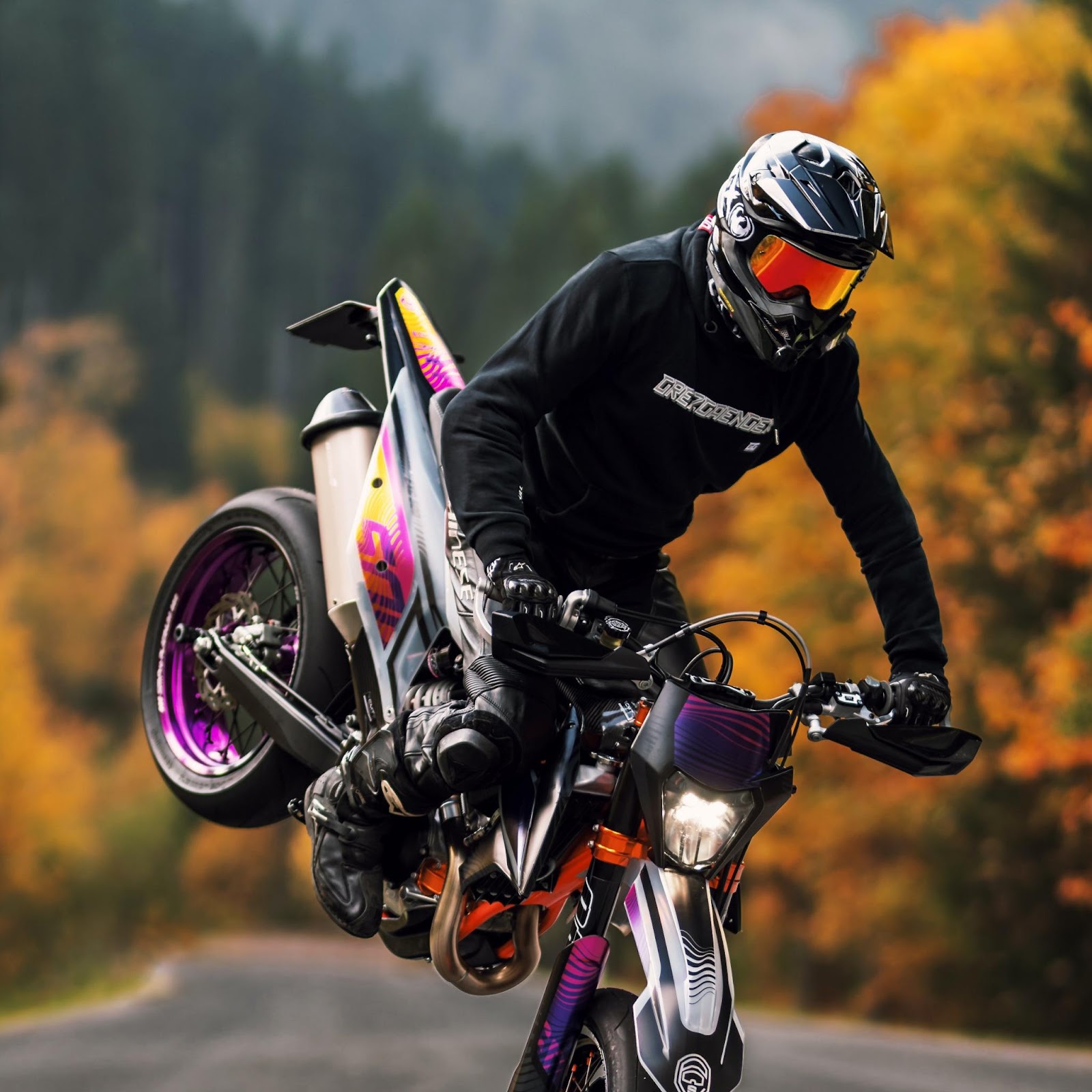 Download Dynamic Motorcycle Wheelie In Fall 2K iPhone