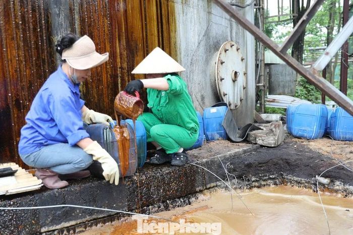 Hiện trường vụ thủng bồn chứa 2.000 tấn mật ở nhà máy đường trong cơn dông lốc - Báo Tiền Phong