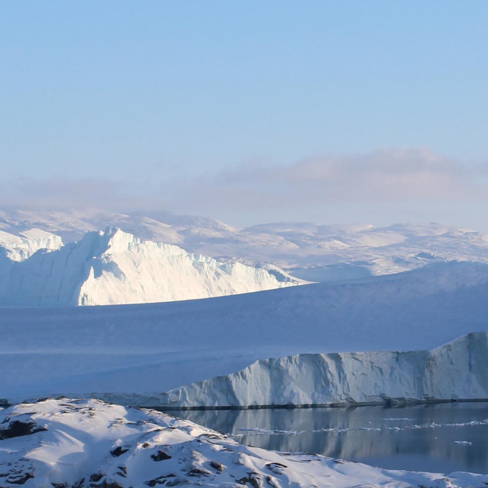 Download Arctic Icebergs And Blue Water 2K iPhone