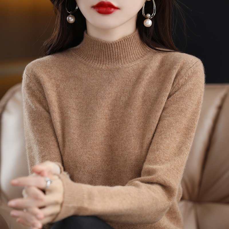 Women's wool sweater with high collar and ribbed texture