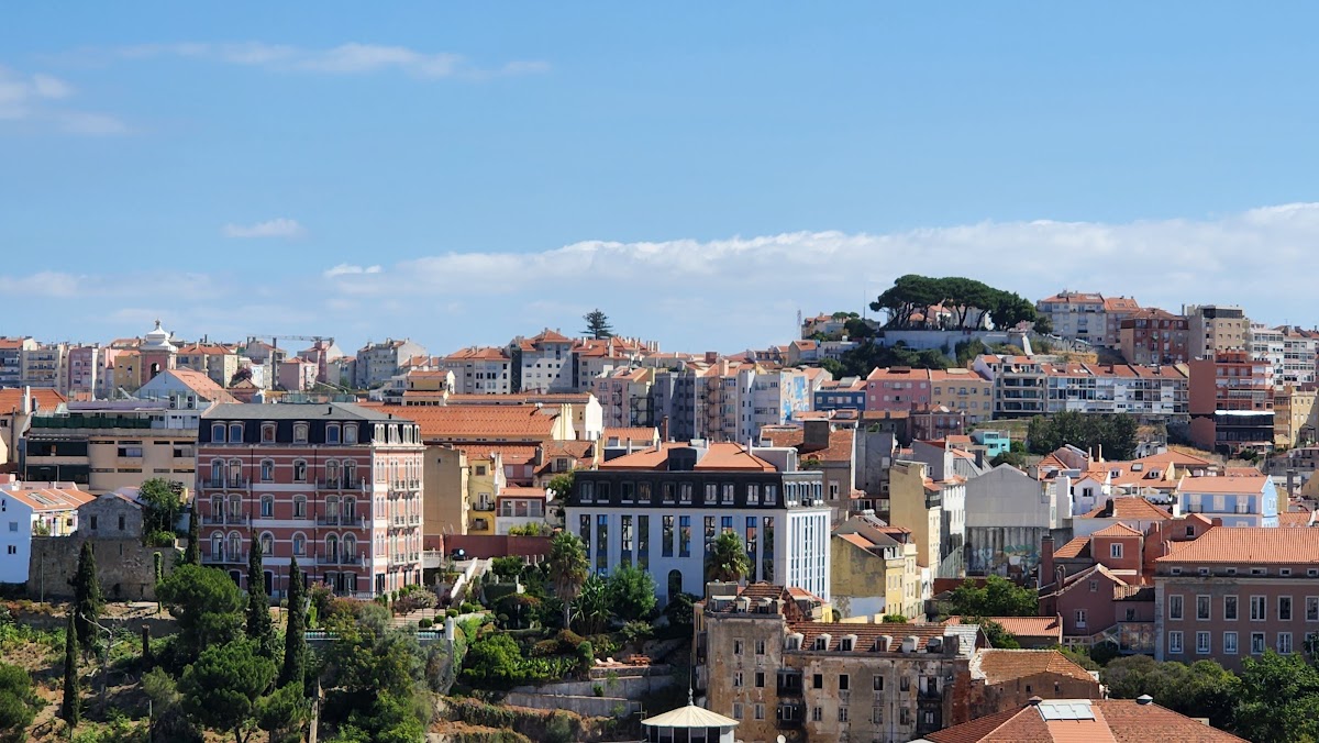 Imobiliário em Portugal: casas em Cascais chegam a 1,3 milhões e rendas em Alcácer do Sal disparam para 2.000 euros
