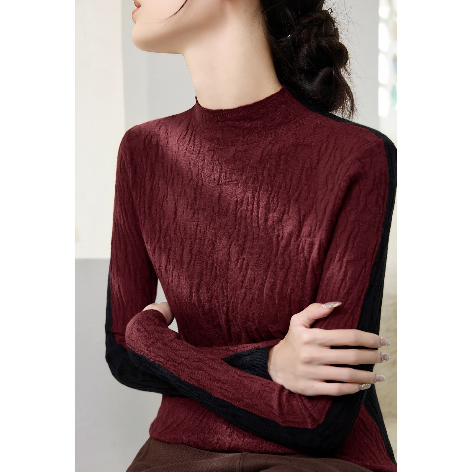 Women's knit pullover with structure, standing collar, reversible