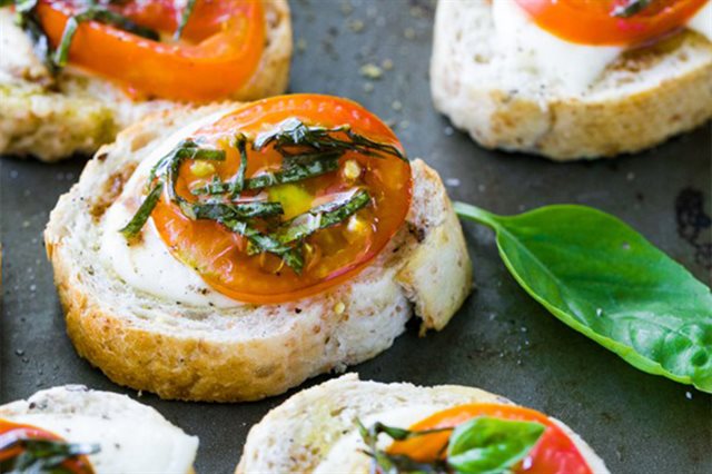 Bánh Mì Nướng Phô Mai Cà Chua