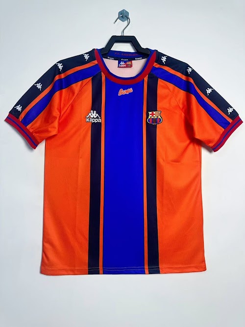 Equipación de visitante del Barcelona 1997-98.jpeg