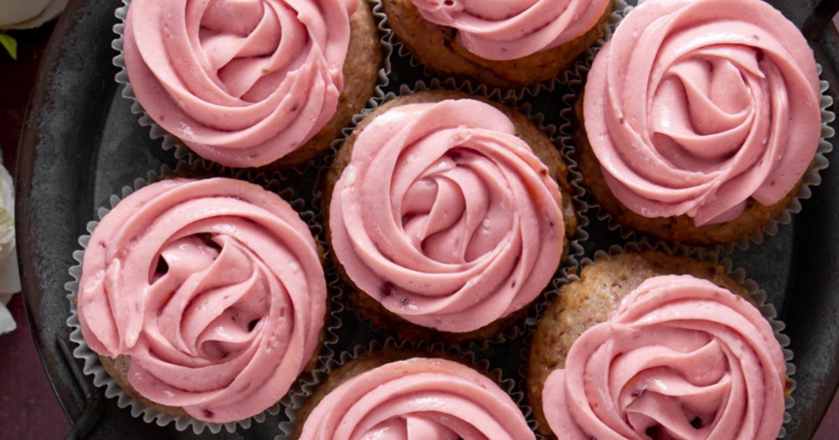 Strawberry Cupcakes with Strawberry Cream Cheese Frosting