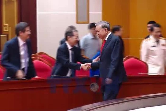 Công bố các Quyết định của Bộ Chính trị về công tác cán bộ - Báo VietnamPlus