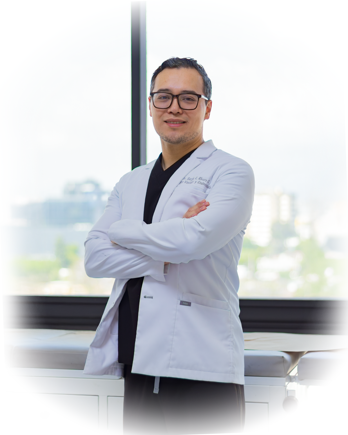 Dr. Sergio Rivera en consulta
