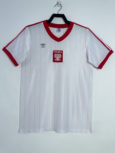 Retro 1982 Polonia Local @lumorasports.jpeg
