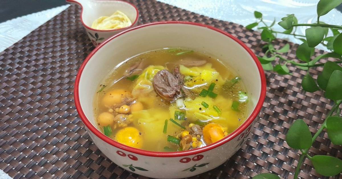 Hoành thánh nấu lòng gà trứng non