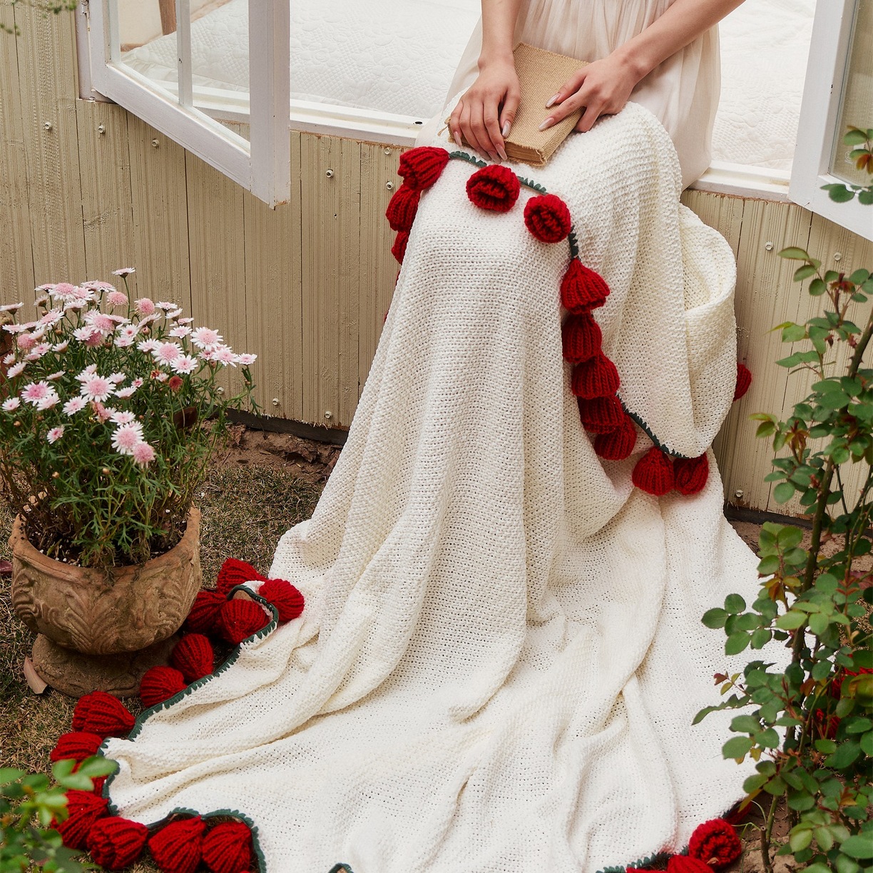 Chenille blanket, flower-shaped, decorative