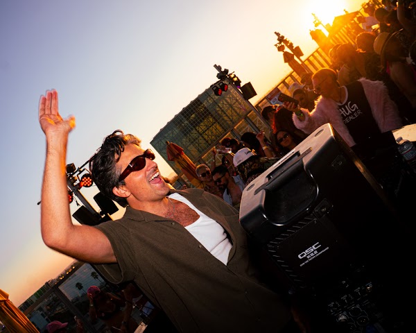 Phantoms - Pool Party photo 75