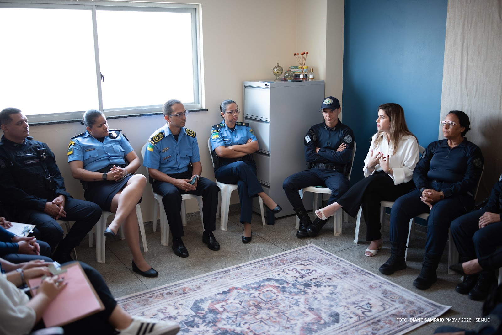 Psicóloga do NIAB orienta agentes da Guarda Civil Municipal sobre inteligência emocional e rotina em Boa Vista.