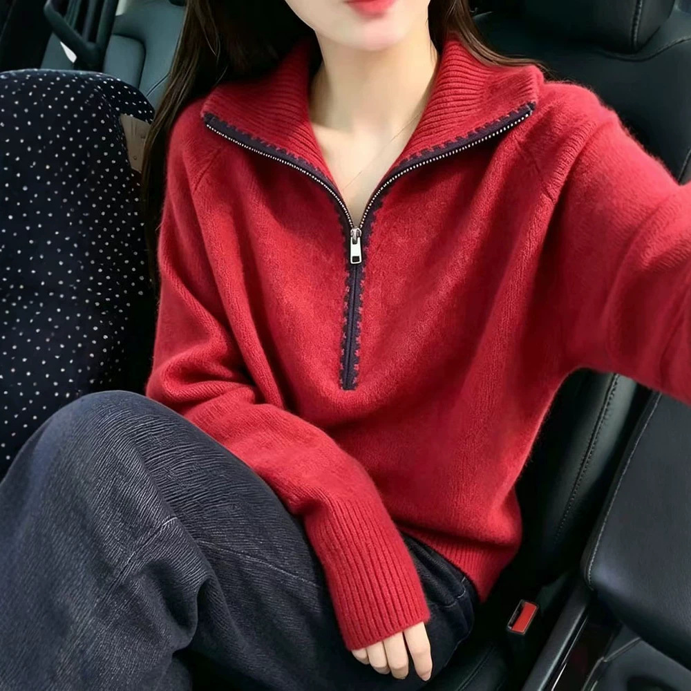 Casual knitted sweater with zipper and lapel collar