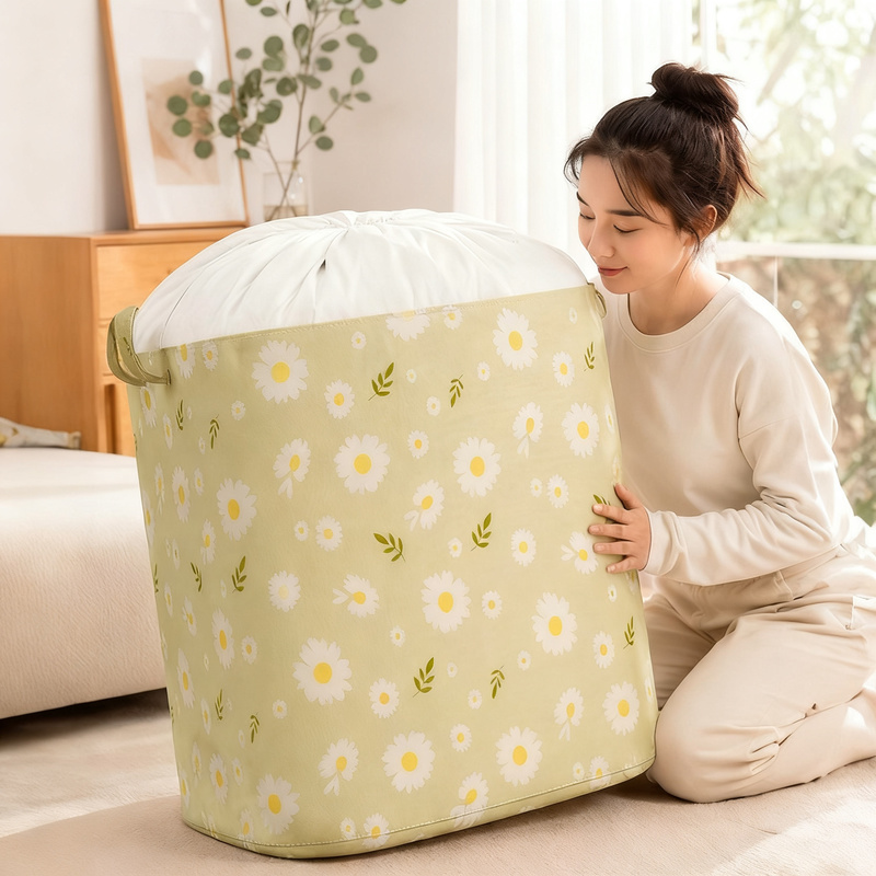 Storage bag for bedding and clothing