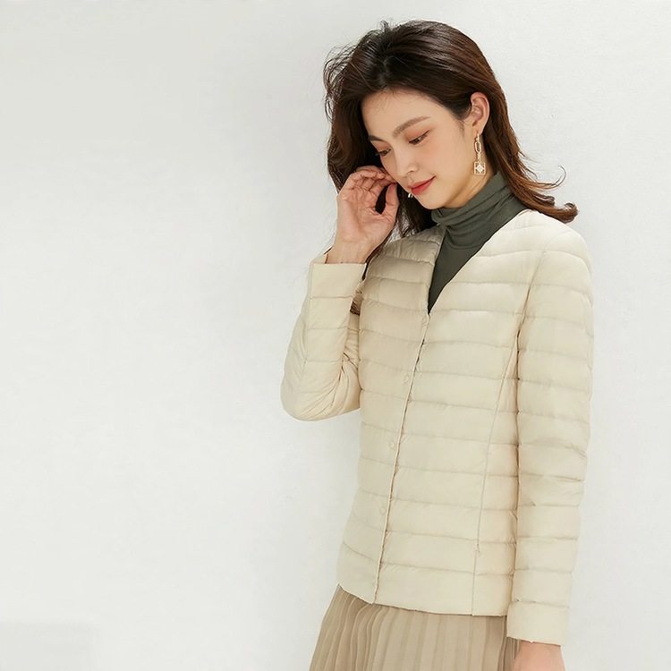 Lightweight women's down jacket with 90% white duck down filling
