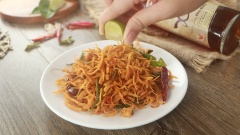 Sau khi làm khô gà lá chanh xong, bạn bảo quản trong hũ kín. Khi ăn khô gà, bạn vắt thêm miếng chanh vào nha. Khô gà lá chanh có màu nâu vàng óng ả, kích thích thính giác bởi mùi thơm các gia vị tẩm ướp. Khi nhai, khô gà có vị ngọt tự nhiên của thịt, vị cay cay của ớt, quyện với sả và lá chanh thơm nức. Hương vị tuyệt vời này đã khiến món gà lá chanh này thành món nhắm “lai rai” ngon khó cưỡng của đấng mày râu cùng như món quà vặt khoái khẩu của tất cả mọi người!