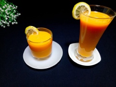 Chỉ cần xay thôi đã có món sinh tố đu đủ thanh ngọt cho bữa trưa ngày nắng ấm. Bạn nhớ thêm vài giọt chanh và mật ong để món sinh tố đu đủ tăng thêm hương vị nhé! Chúc các bạn thành công!