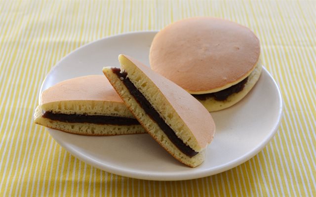 Dorayaki - Bánh Ngọt Cổ Truyền Nhật Bản