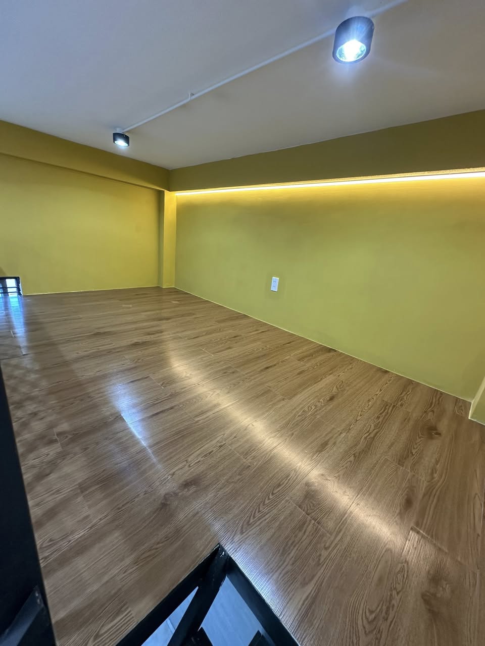 Nhà nguyên căn 382/31/10 Núi Thành được cải tạo làm mới hoàn toàn 2