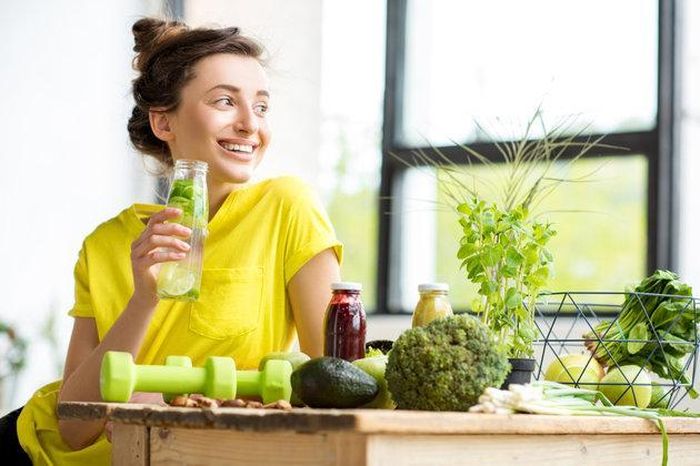 Những cách đơn giản giúp cơ thể luôn mát mẻ và đủ nước trong mùa hè nóng - Báo Pháp Luật TP.HCM