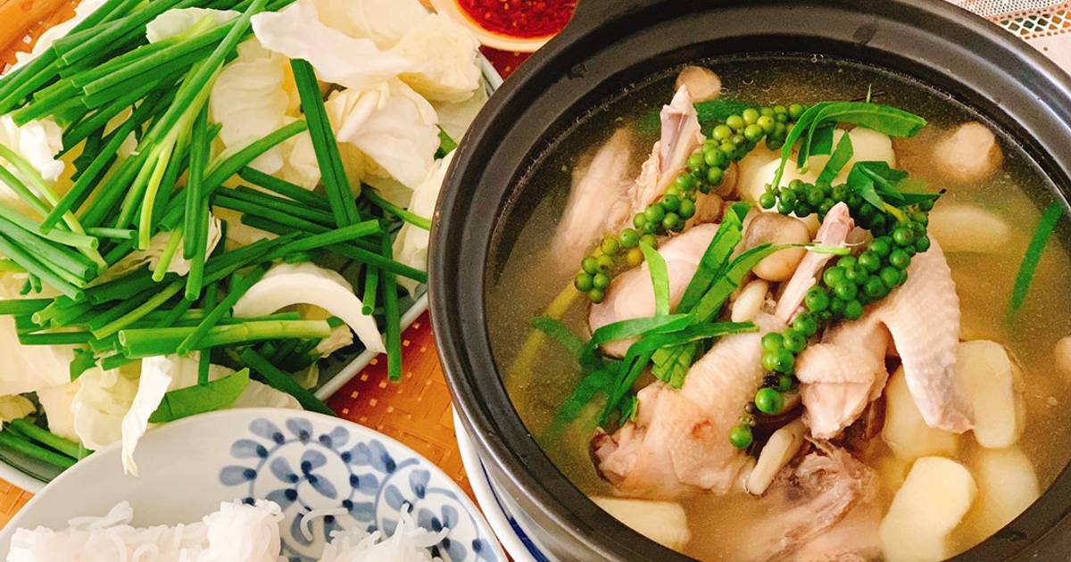 Lẩu gà nấu tiêu xanh