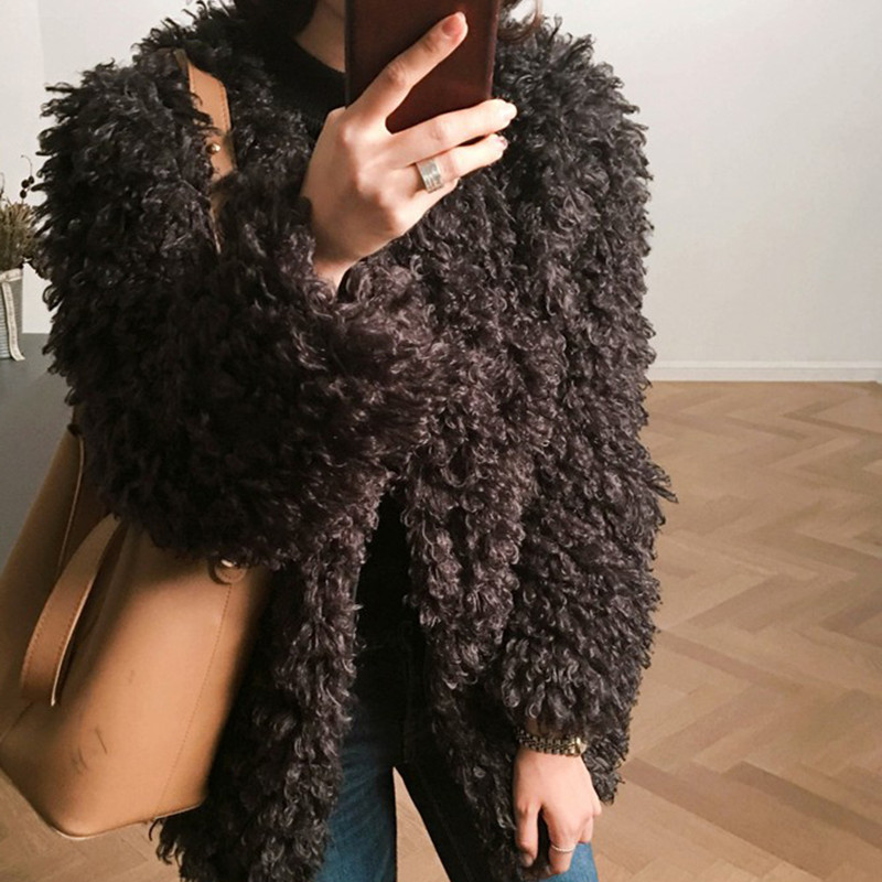 Loose teddy coat made from lamb wool