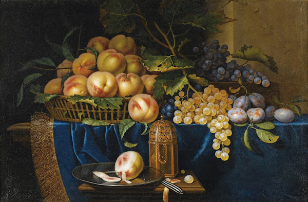Nature morte aux pêches raisins prunes et saupoudreuse en vermeil