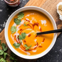Khi ăn múc súp ra tô và dùng ngay khi còn nóng sẽ ngon hơn. Món súp cà rốt sinh dưỡng này rất thích hợp nấu cho trẻ ăn đấy, các mẹ nhanh tay lưu ngay công thức lại nhé.