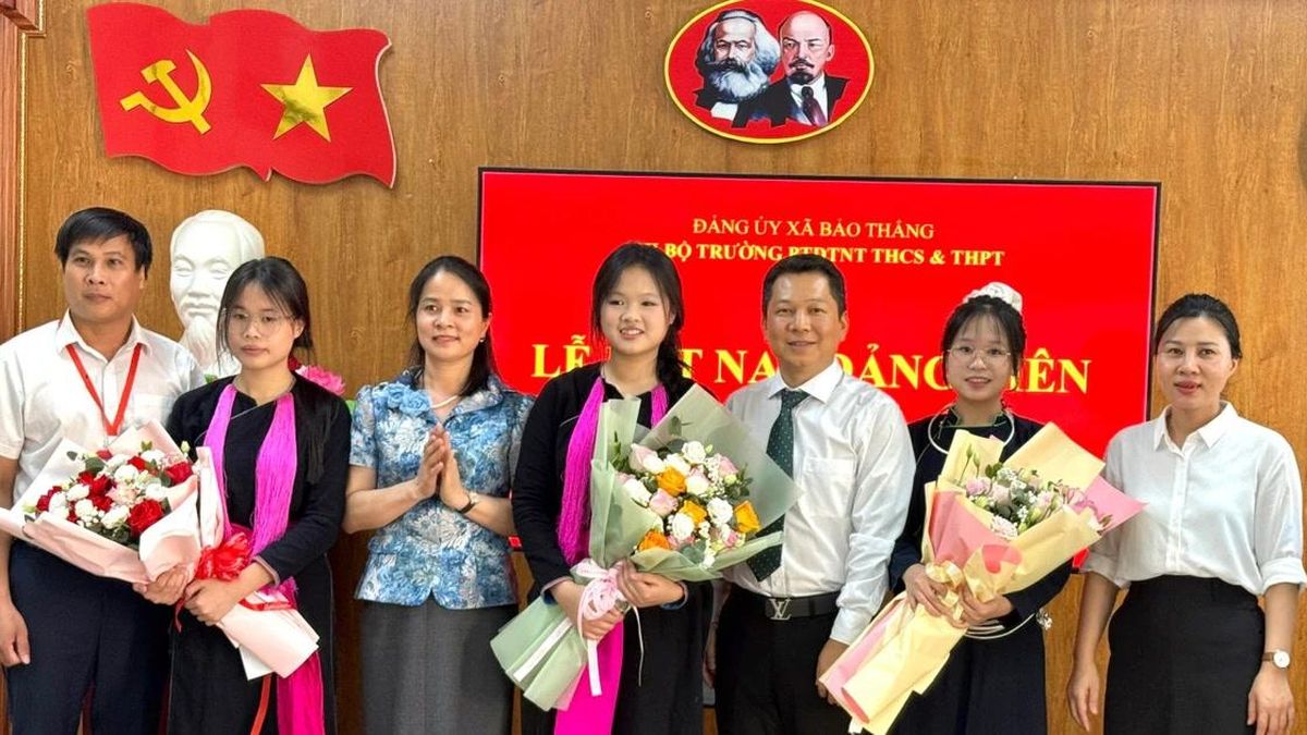 Tự hào 'mốc son' tuổi 18 - Báo Lào Cai