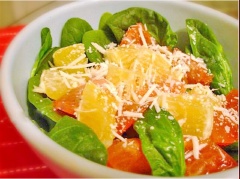 Rắc phô mai Parmesan bào lên trên và thưởng thức.