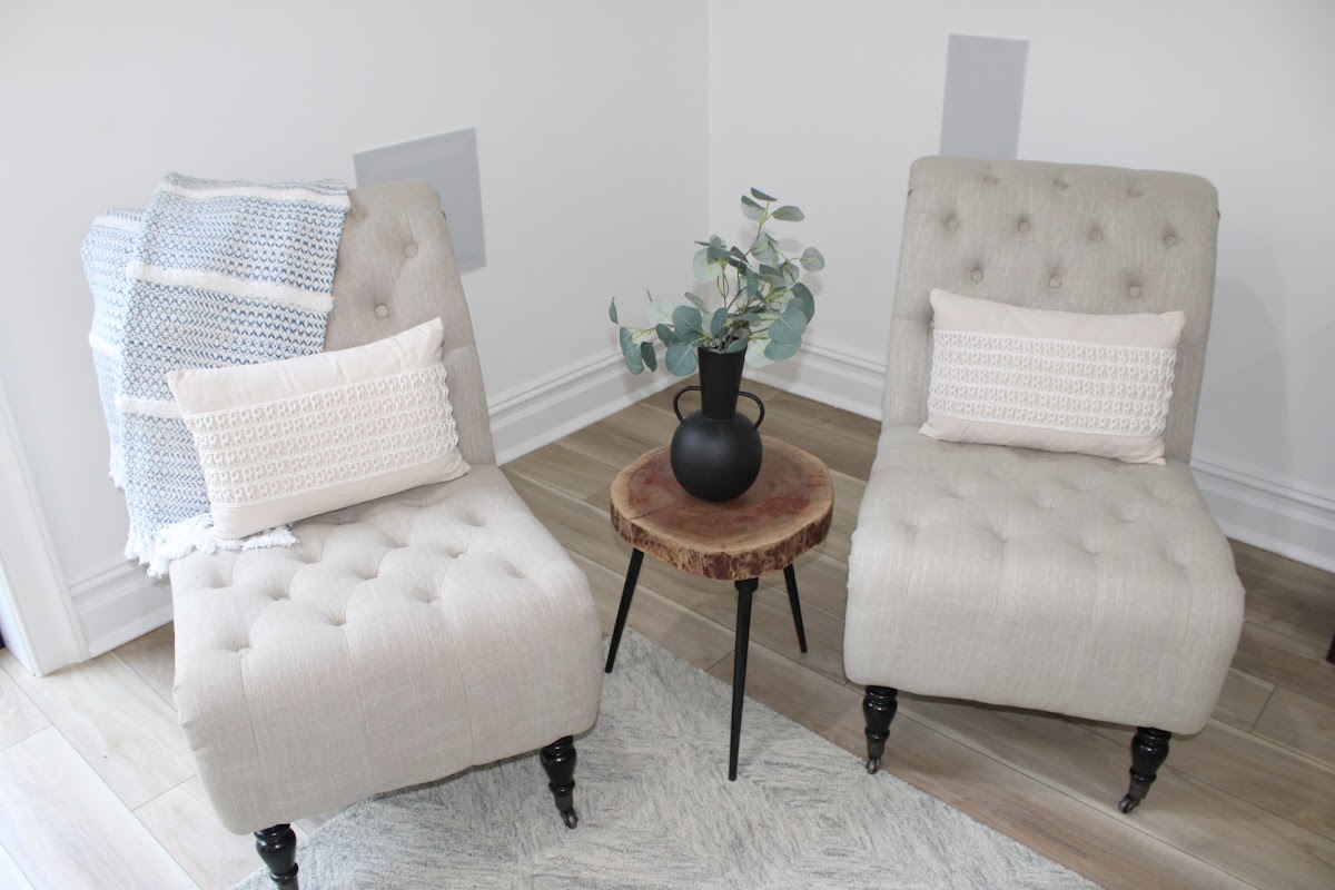 Living/Family Rooms image