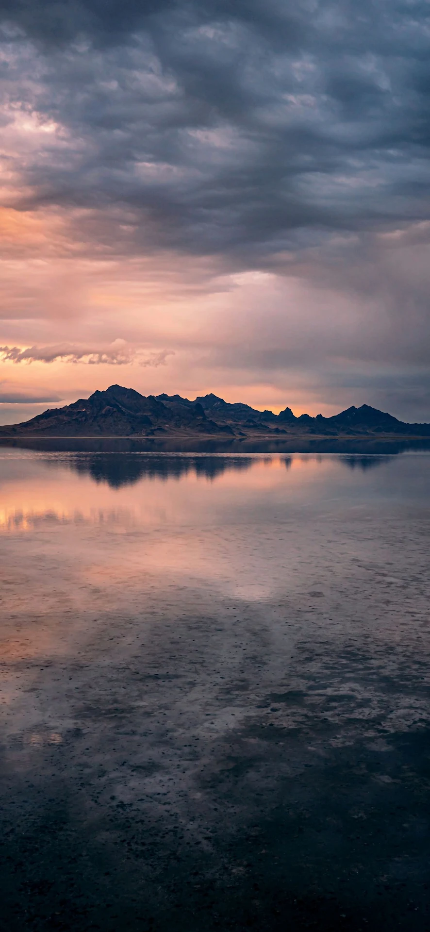 Vast Salt Flats Landscape at Dusk with Storm Clouds - Free 4K mobile Wallpaper