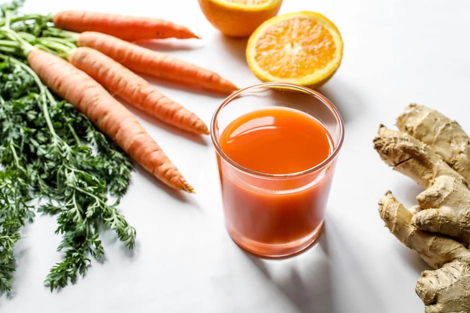 4 combinações de sucos naturais que podem ajudar a reduzir a inflamação e melhorar a digestão