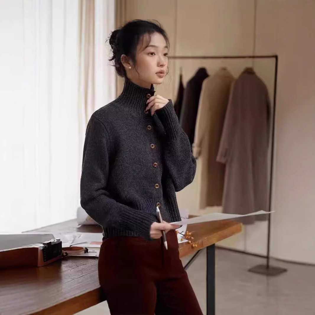 Women's cardigan made from 100% wool, stand-up collar