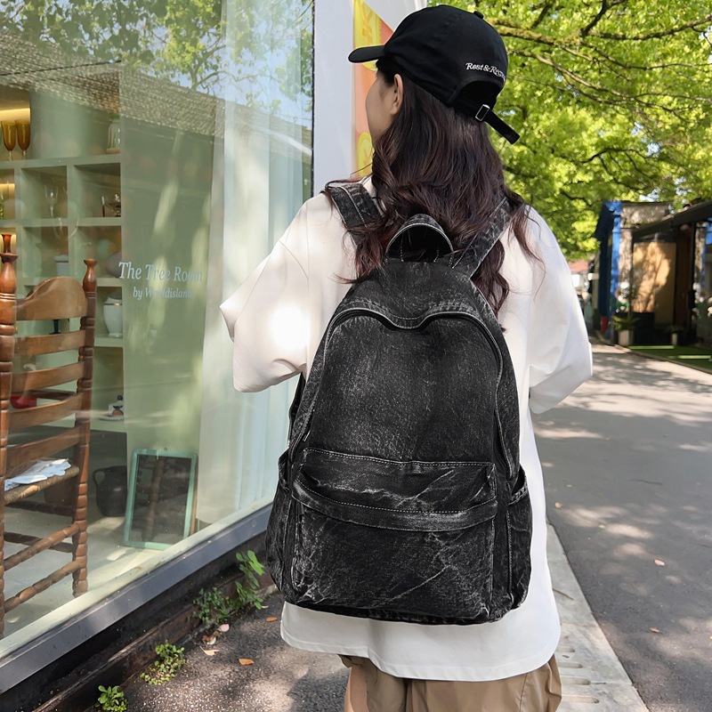 Denim backpack, light and versatile