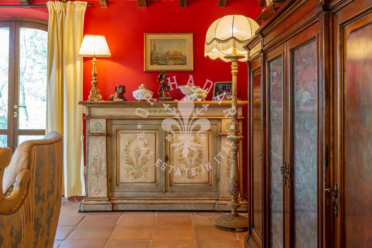 הבית מאחורי הגבעה (Il Casale dietro la Collina) — 19
