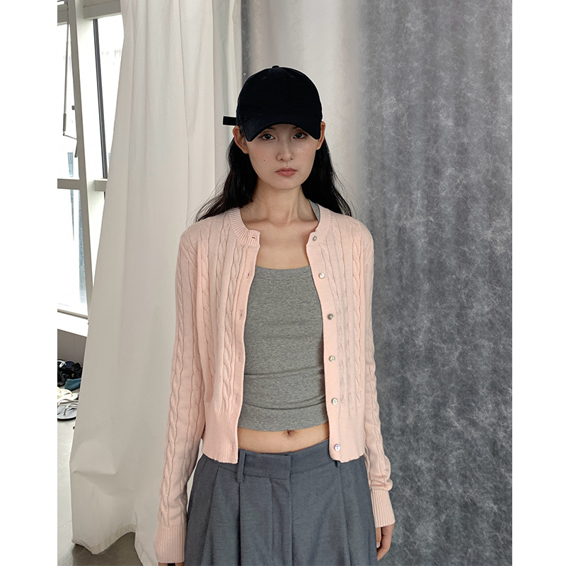 Women's cardigan with cable pattern and round neckline