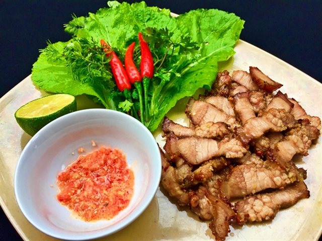 Diềm Heo Nướng Quấn Cải Xanh