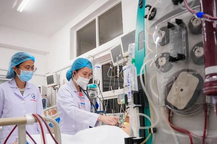 Cứu sống người đàn ông nguy kịch do ngộ độc hóa chất - Báo Tri thức &amp; Cuộc sống
