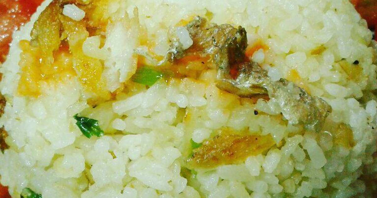 Cơm chiên cá mặn