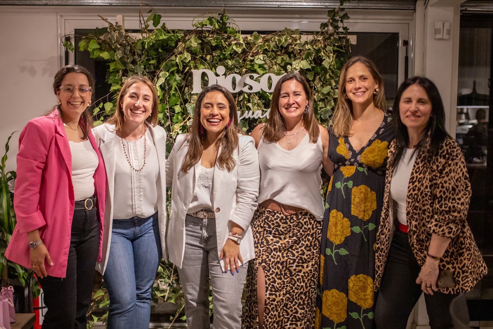 Mujeres de la comunidad DIOSOR juntas